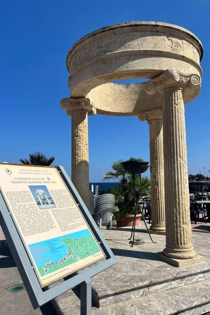 a sculpture in giardini naxos